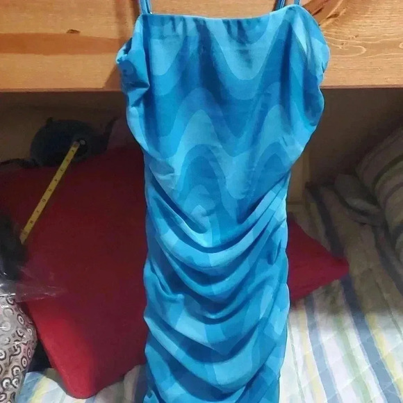 ☆☆☆Beautiful ocean blue ruched dress - Picture 3 of 3